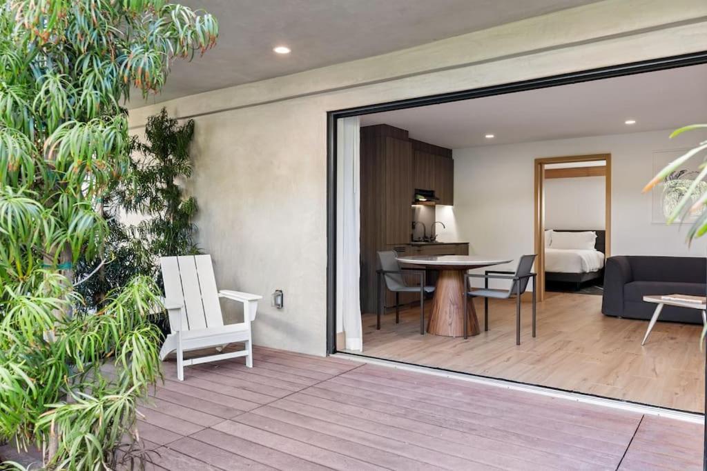 Malibu Sand Carbon Beach Suites Exteriér fotografie