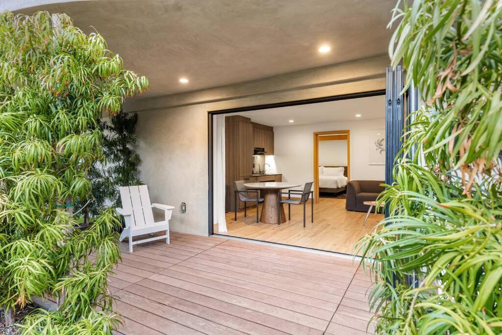 Malibu Sand Carbon Beach Suites Exteriér fotografie