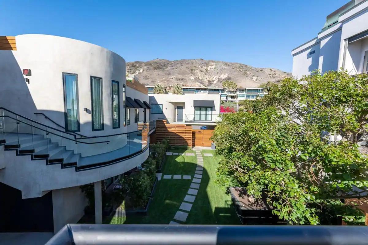 Malibu Sand Carbon Beach Suites Exteriér fotografie