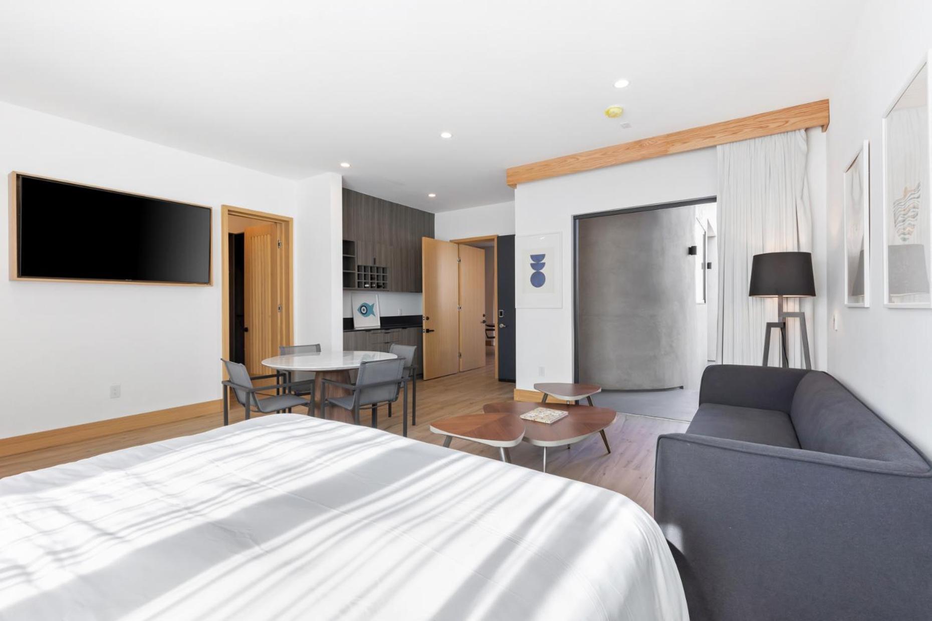 Malibu Sand Carbon Beach Suites Exteriér fotografie