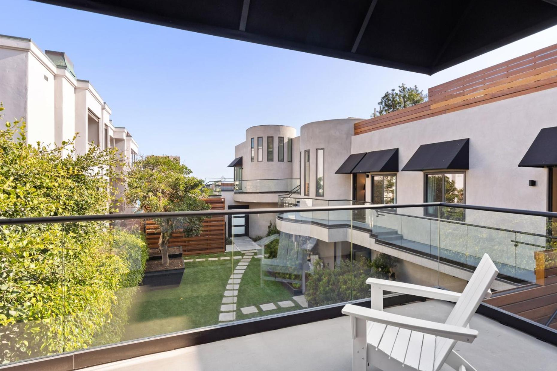 Malibu Sand Carbon Beach Suites Exteriér fotografie