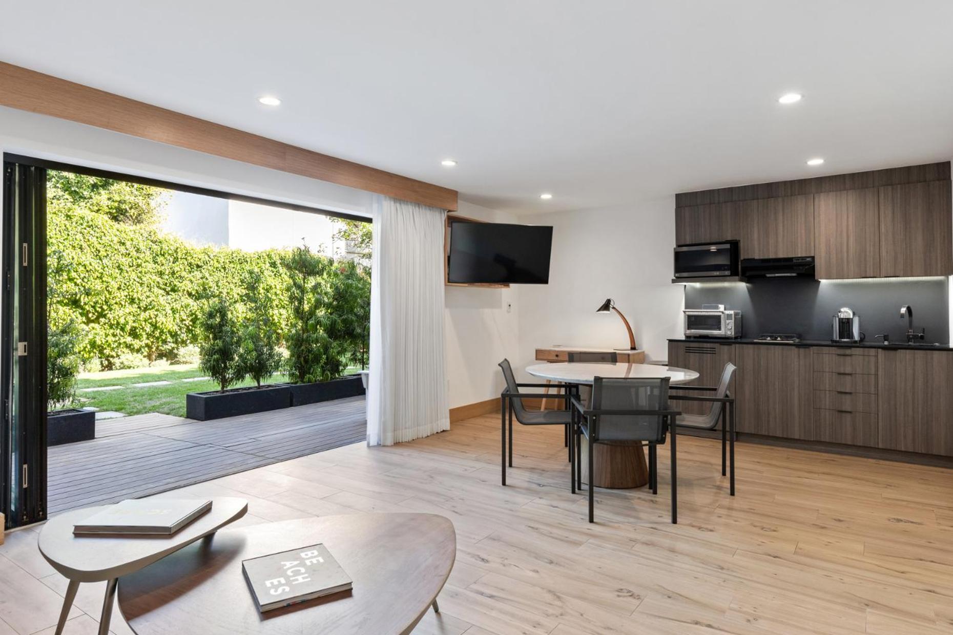 Malibu Sand Carbon Beach Suites Exteriér fotografie