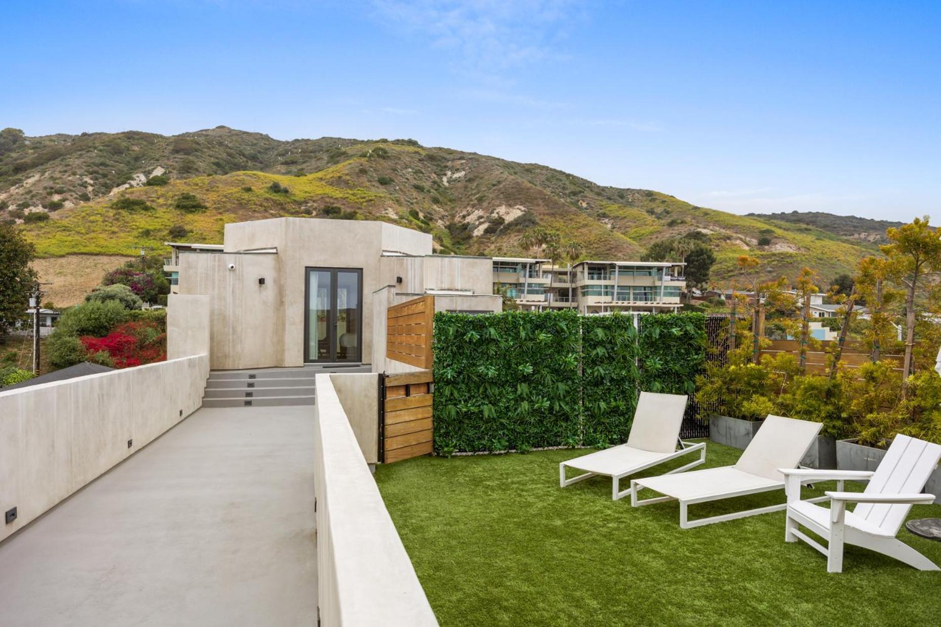 Malibu Sand Carbon Beach Suites Exteriér fotografie