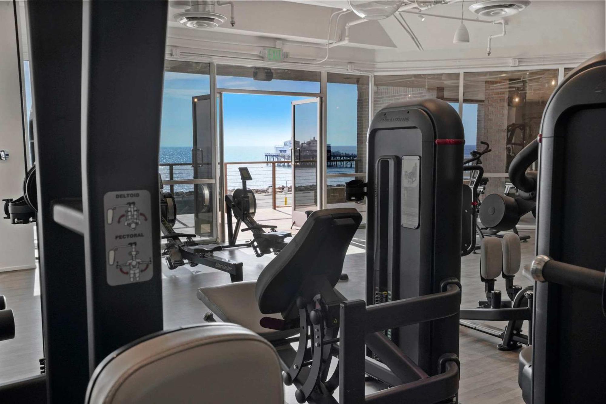 Malibu Sand Carbon Beach Suites Exteriér fotografie